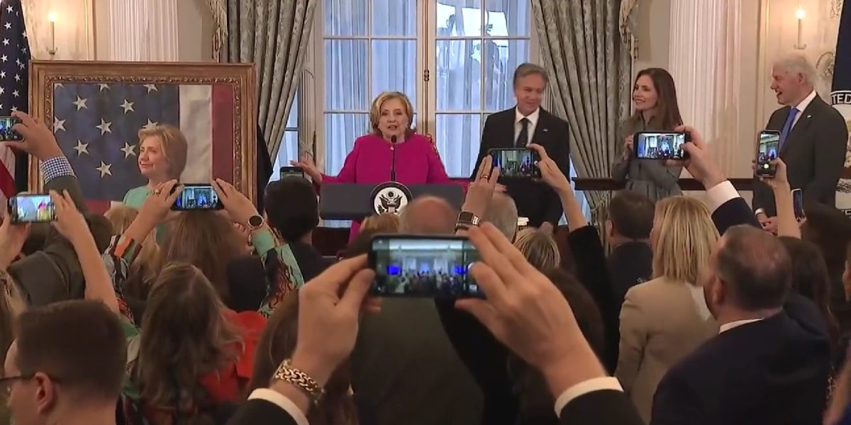 hillary-clinton-sua-statele-unite-washington-departamentul-de-stat-portret-tablou-politica-americana.jpeg - ReactiveNews