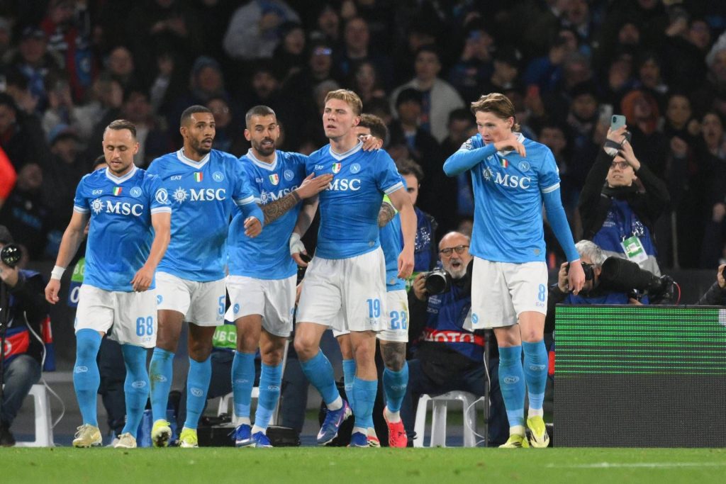Napoli versus Roma: un duel de tradiție pe stadionul Diego Armando Maradona O confruntare de amploare în cadrul Serie A are loc duminică, 15 februarie, când Napoli primește vizita echipei Roma