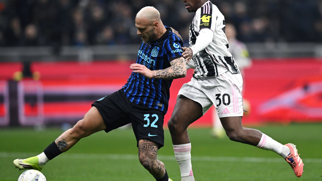 Inter reînvie în derby-ul Italian: victorie dramatică cu Juventus Într-un meci de mare intensitate, Inter Milano, condusă de antrenorul român Cristi Chivu, a obținut o victorie spectaculoasă cu 3-2 în fața rivalei tradiționale Juventus, în etapa a 25-a a Serie A