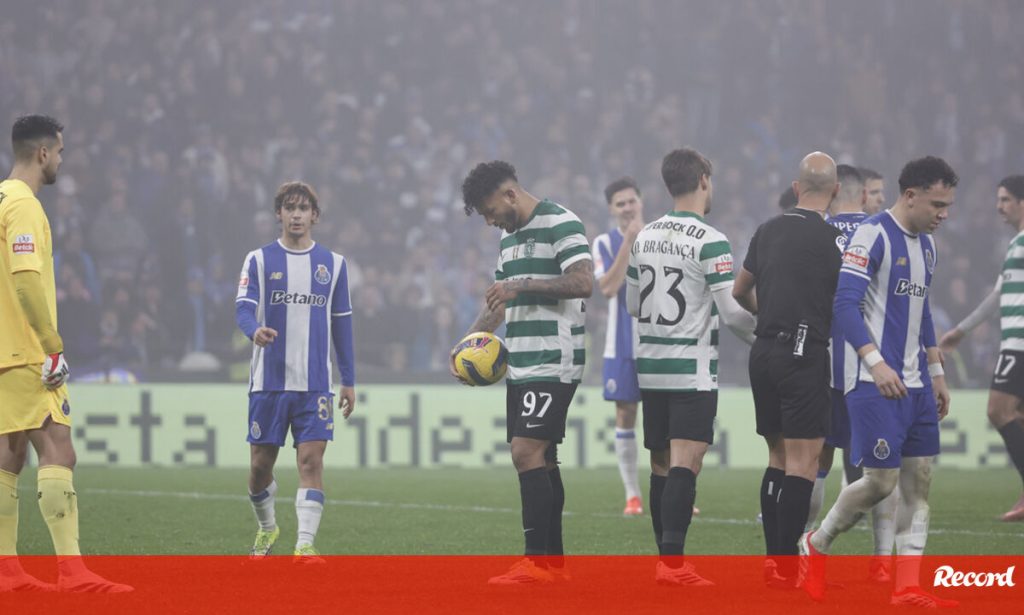 Empate în Clasicul Fotbalului Românesc: O Analiză a Desfășurării și a Reacțiilor Meciul dintre principalele rivale ale fotbalului românesc s-a încheiat cu un rezultat de 1-1, stârnind controverse și discuții aprinse în rândul fanilor și comentatorilor
