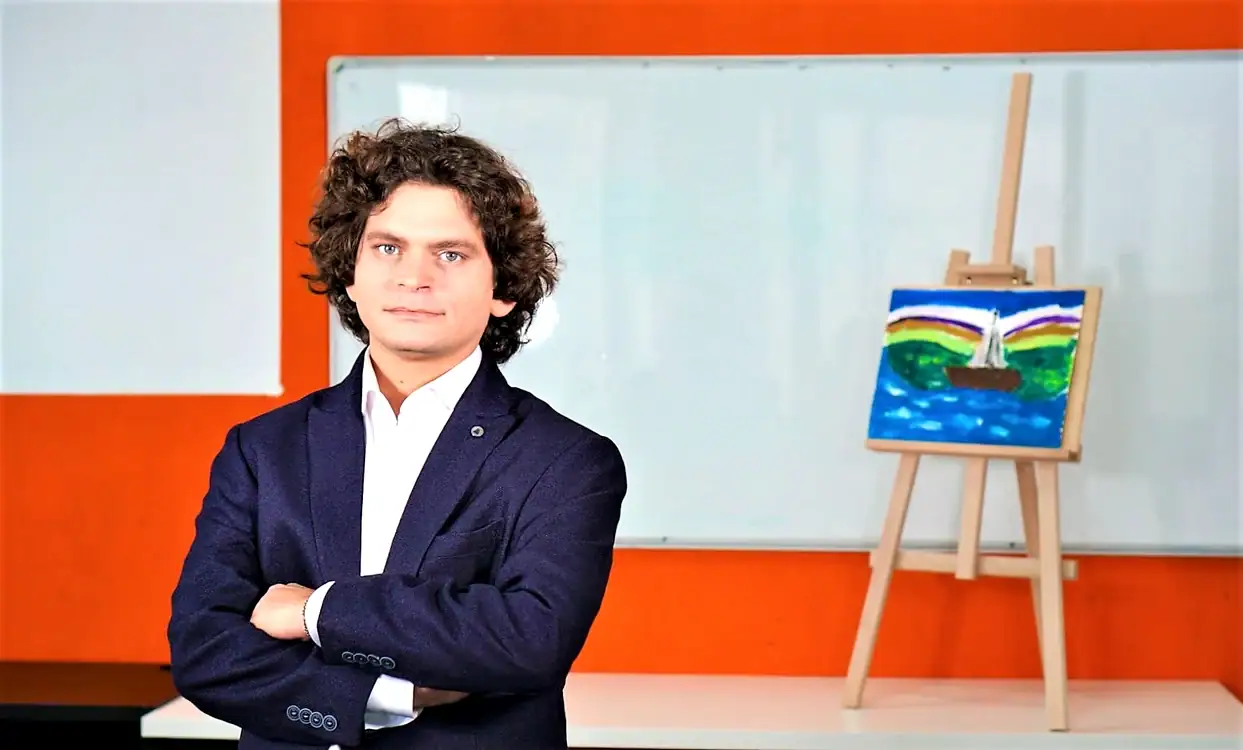 Condamnare definitivă pentru „antrenorul de genii”: 7 ani și 10 luni de închisoare pentru viol și agresiune sexuală Judecătoria București a emis, recent, o sentință definitivă în cazul lui Kristof Lajos, cunoscut sub apelativul „antrenorul de genii”, condamnat pentru infracțiuni grave de natură sexuală