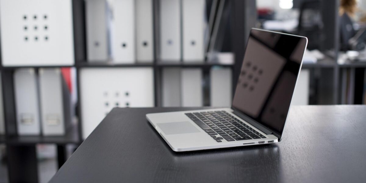 laptop-e1770192437323.jpg - ReactiveNews