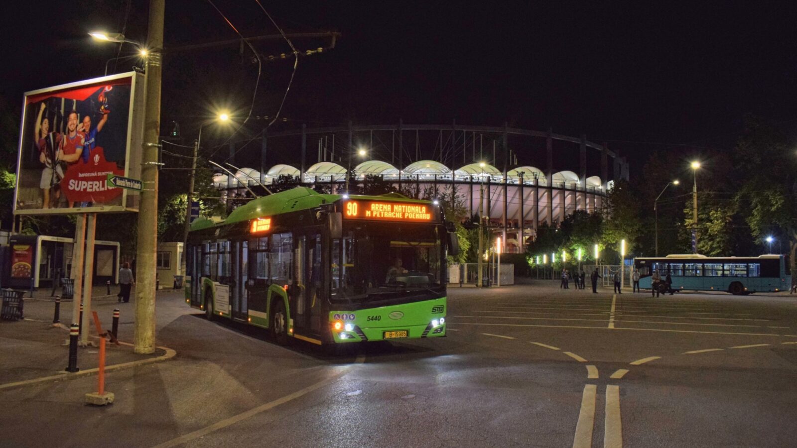 Meciul dintre Dinamo și Unirea Slobozia, o eventuală perturbare pentru transportul public bucureștean Alarmă în rândul pasagerilor din Capitală, după anunțul privind posibila deviere a patru linii de autobuz și troleibuz, în seara zilei de luni, odată cu startul meciului de pe Arena Națională dintre Dinamo și echipa Unirea Slobozia