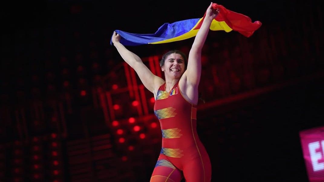 Alexandra Anghel: Lupta din ring și bătăliile din viață Campioana europeană la lupte, Alexandra Anghel, a deschis inimile fanilor și nu doar prin realizările sale în ring, ci și prin poveștile umane cu care se confruntă zi de zi