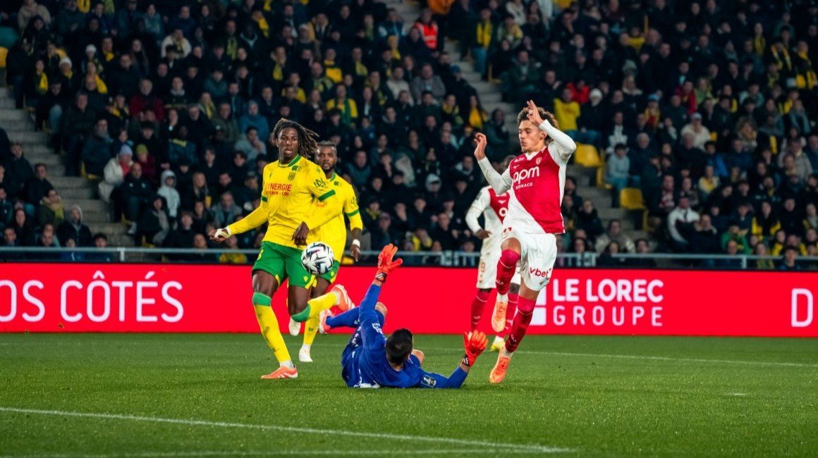 AS Monaco înfruntă FC Nantes: O bătălie crucială pentru supraviețuire În această seară, de la ora 21:05, AS Monaco primește vizita celor de la FC Nantes în cadrul etapei a 22-a din Ligue 1 McDonald’s