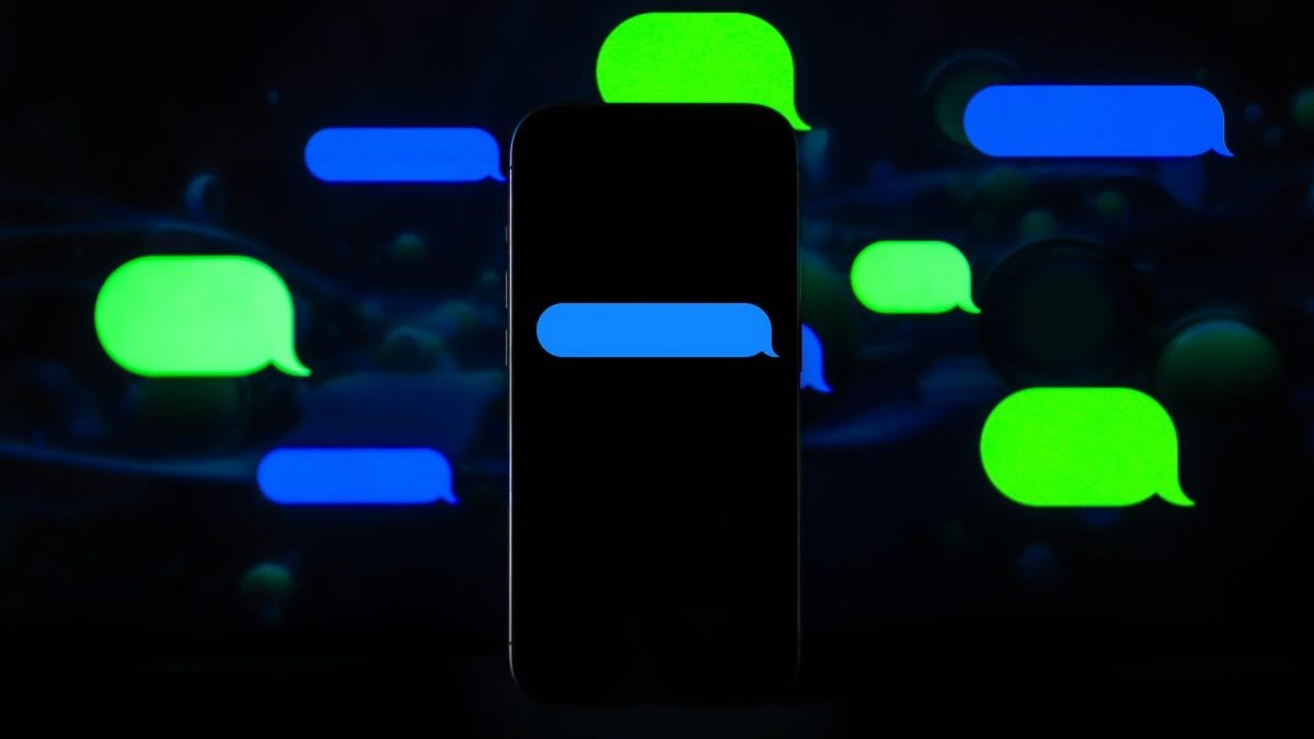 Apple testează criptarea end-to-end a mesajelor RCS pe iOS, dar încă nu permite comunicarea securizată între iPhone și telefoane Android Gigantul tehnologic Apple a făcut un pas important în direcția interoperabilității mesajelor și a securității comunicării între diferite ecosisteme, anunțând că începe testarea criptării end-to-end (E2EE) pentru mesajele RCS în versiunea beta a sistemului de operare iOS 26.4, lansată recent pentru dezvoltatori