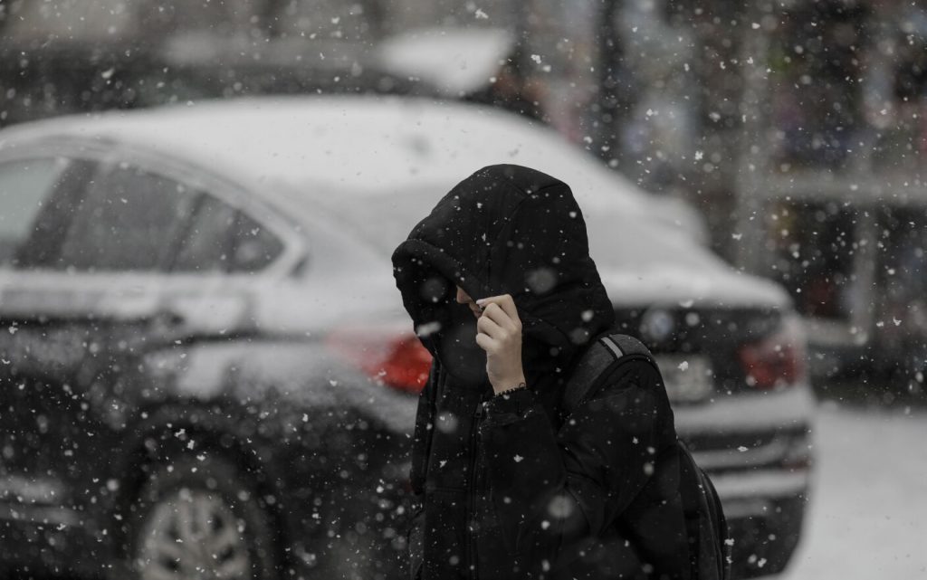 Bătălia cu ninsorile și vânturile puternice: peste 7.000 de pompieri în alertă pentru a preveni tragediile în capitală Vremea severă continuă să genereze probleme majore în Capitală și în alte zone ale țării