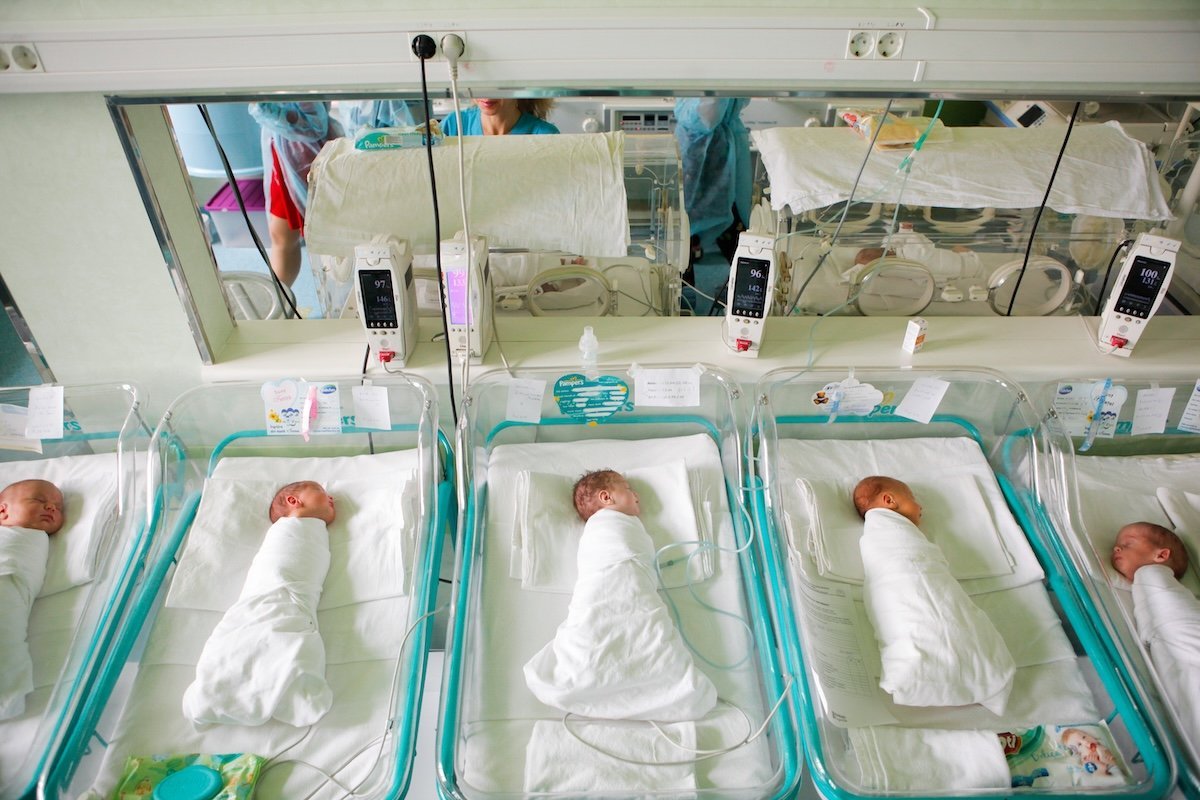 Primăria Capitalei datorează peste 10 milioane de lei mamelor; stimulentul pentru nou-născuți nu a fost plătit din octombrie