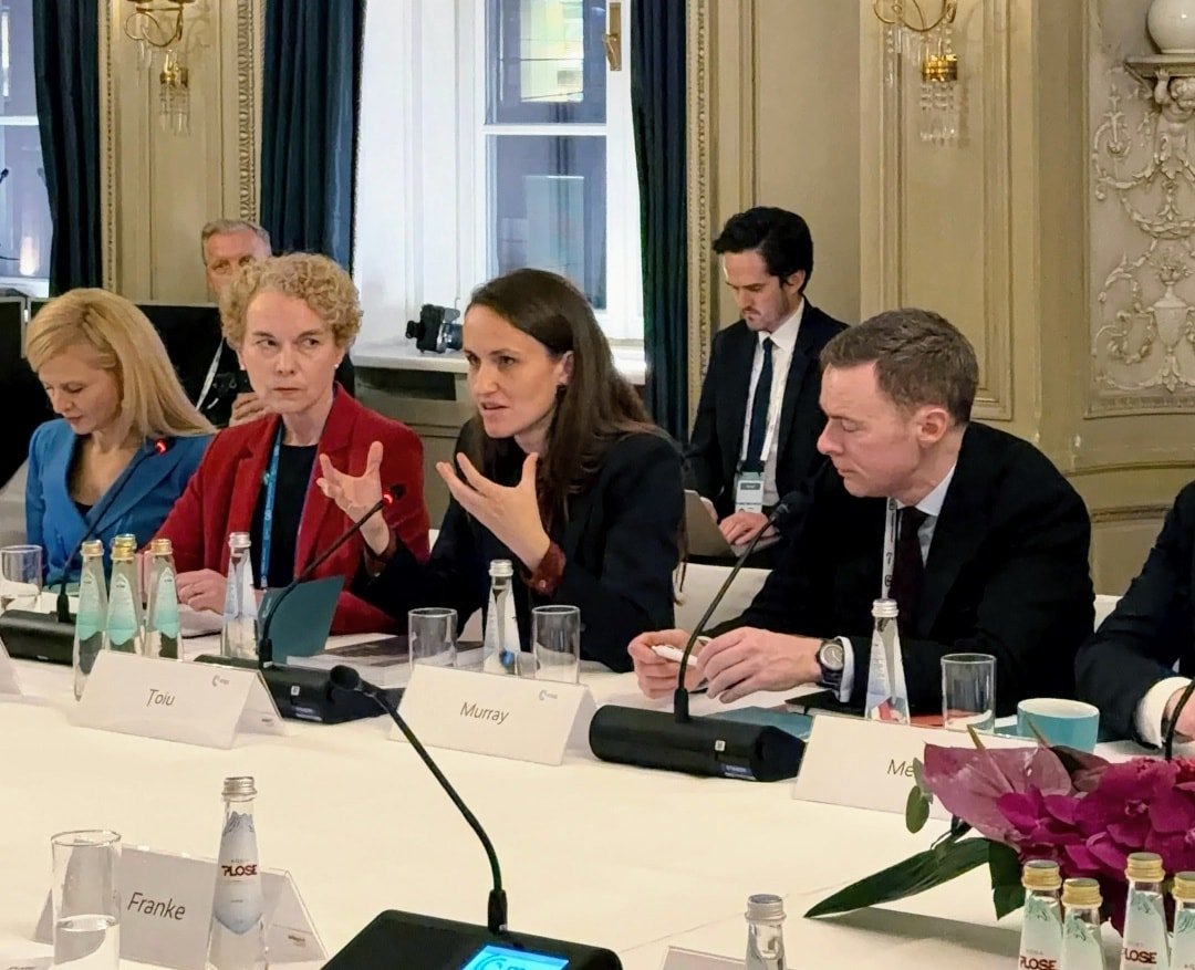 Oana Ţoiu reafirmă angajamentul României pentru consolidarea apărării europene și susține utilizarea fondurilor UE pentru sprijinul NATO În timpul conferinței de securitate de la Munchen, oficialii europeni și NATO au avut ocazia să discute deschis despre provocările de securitate actuale, dar și despre modalitățile de consolidare a rezilienței în fața amenințărilor din ce în ce mai complexe