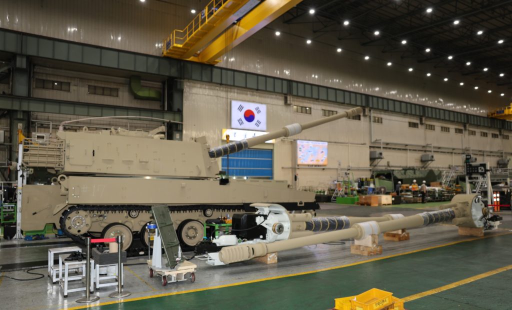 Hanwha Aerospace inaugurează prima sa fabrică din România, un pas major în dezvoltarea industriei de apărare După o perioadă îndelungată de planificare și negocieri, Hanwha Aerospace România a început construirea unei unități de producție la Petrești, Dâmbovița