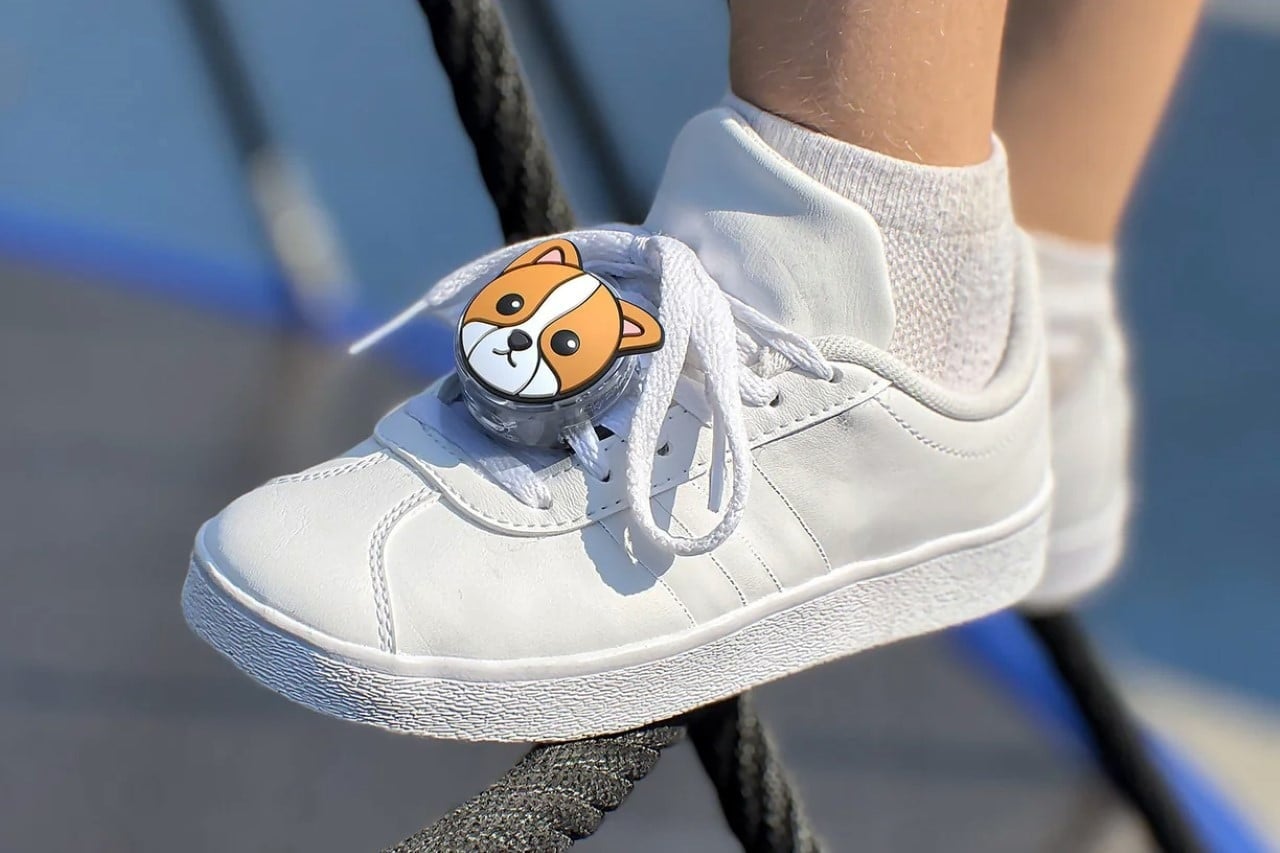 Controverse legate de pantofii pentru copii cu AirTag: siguranță sau supraveghere?