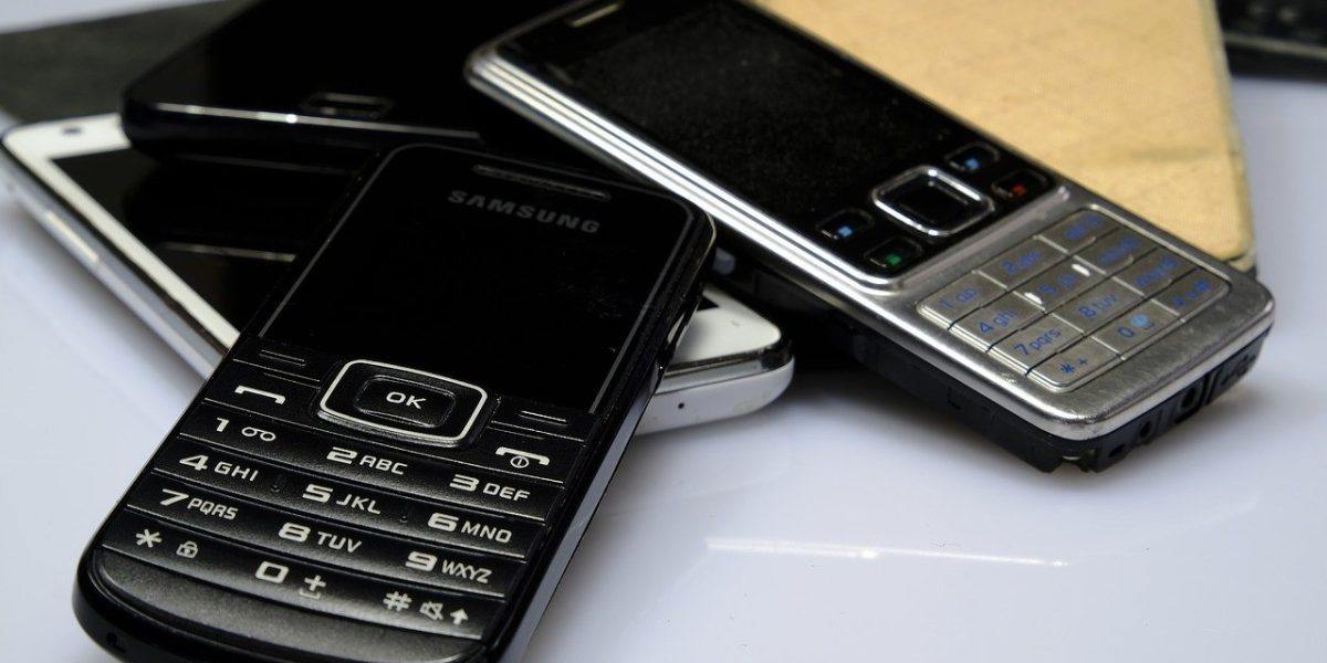 phone-2920775_1280.jpg - ReactiveNews