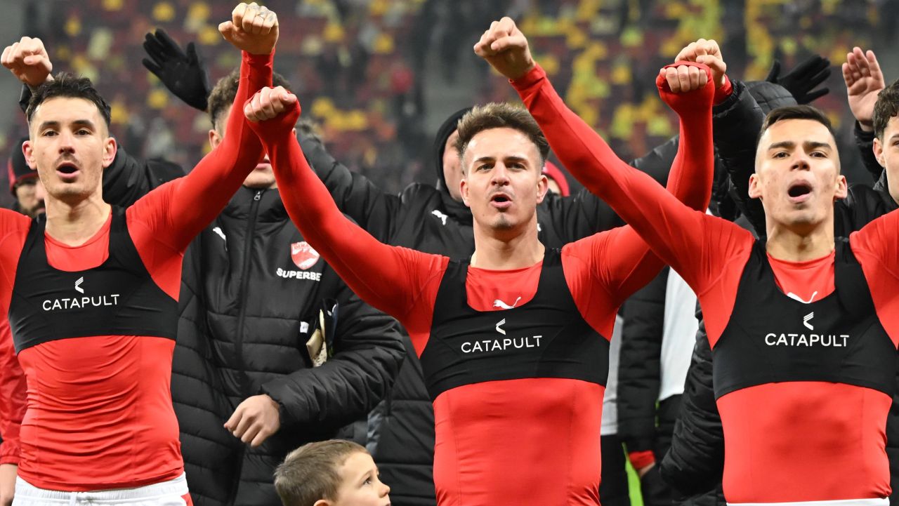 Dinamo continuă seria victoriilor în Liga 1, învingând Farul Constanța cu 3-2 Dinamo București a reușit să obțină o victorie importantă în deplasare, zdrobind Farul Constanța cu 3-2 în cadrul unei întâlniri disputate pe stadionul „Farul”