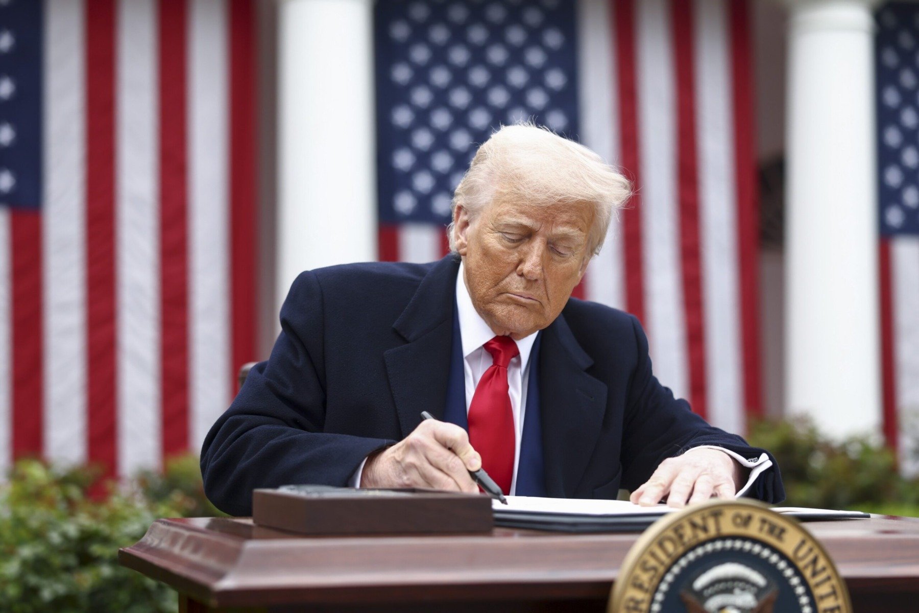 Raport HRW: Trump duce SUA spre autoritarism, pe o „spirală descendentă”