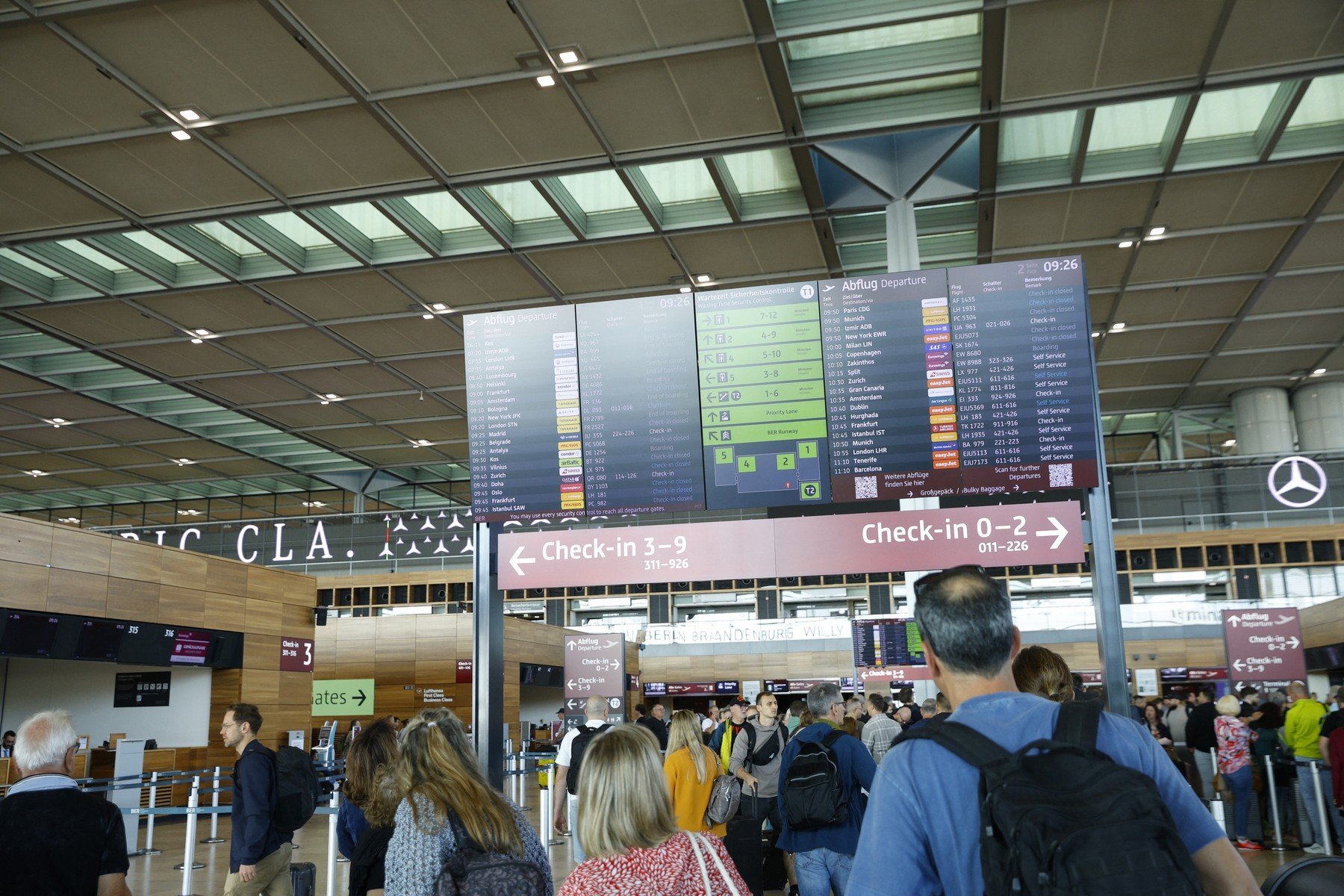 Furtuna devastatoare care a lovit Berlinul a cauzat anularea tuturor curselor aeriene programate sâmbătă pe Aeroportul Berlin-Brandenburg, generând dificultăți majore pentru pasageri și companii aeriene
