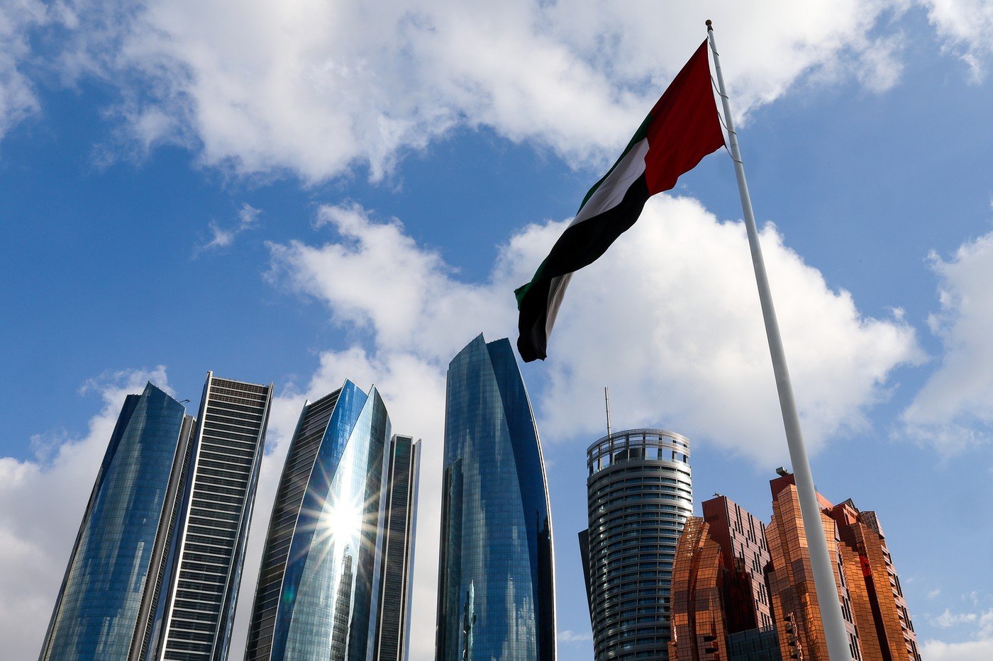 Negocieri cruciale la Abu Dhabi: Ucraina, Rusia și SUA încearcă să deblocheze situația din Ucraina O întâlnire de mare anvergură este programată să aibă loc miercuri la Abu Dhabi, marcând o nouă etapă în eforturile internaționale de a media conflictul din Ucraina, care a început în 2019 și a ales să devină unul dintre cele mai devastatoare războaie din Europa recentă