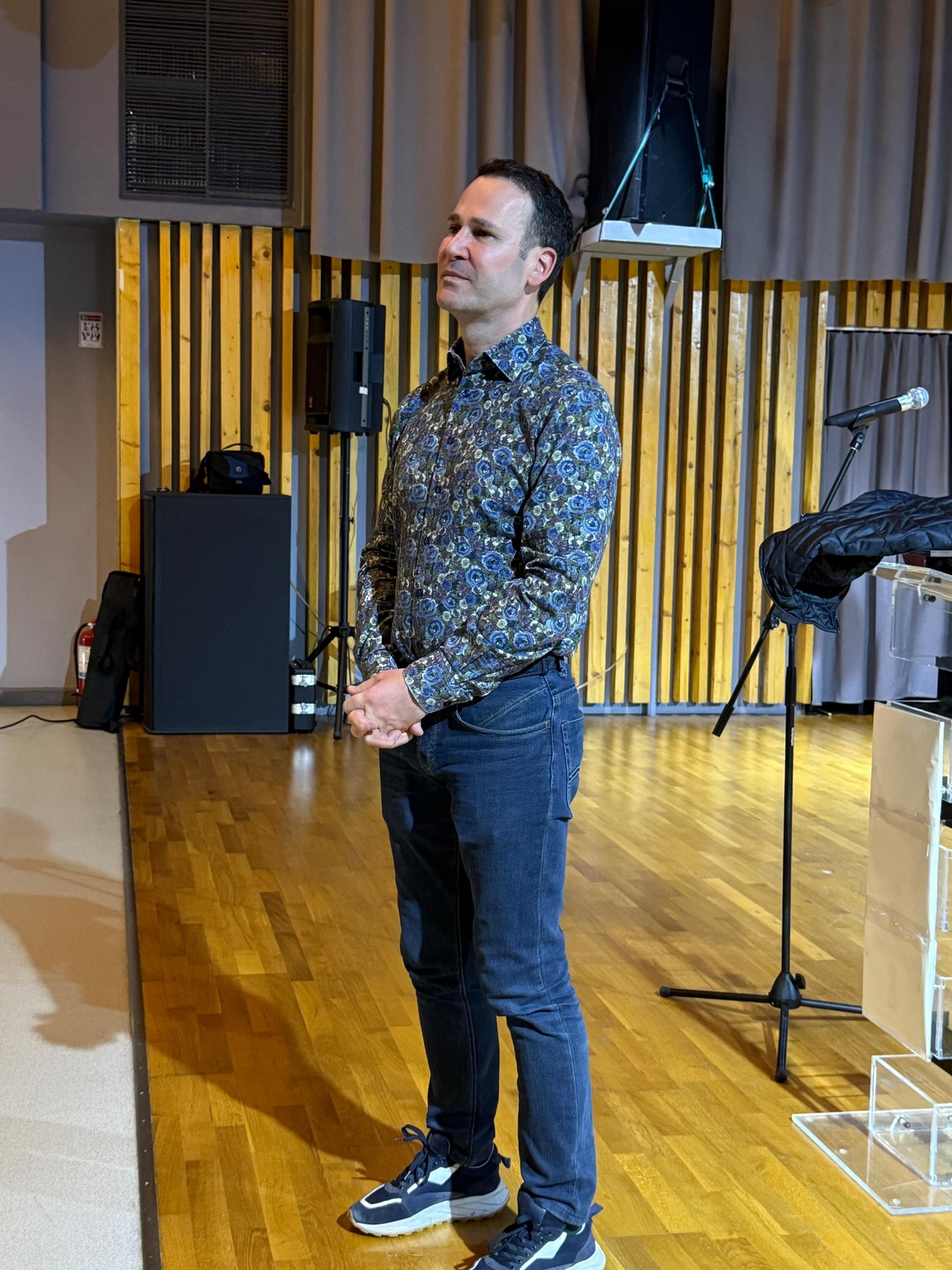 Percheziții ale DNA la Primăria Sectorului 3 într-un dosar legat de un drum construit pe teren privat al fratelui primarului Negoiță Dimineața zilei de joi a adus oglinzi ale unei anchete delicate, oficializate acum de DNA, care a efectuat percheziții la sediul Primăriei Sectorului 3 din București într-un caz care ridică semne de întrebare despre legalitatea construcției unui drum public