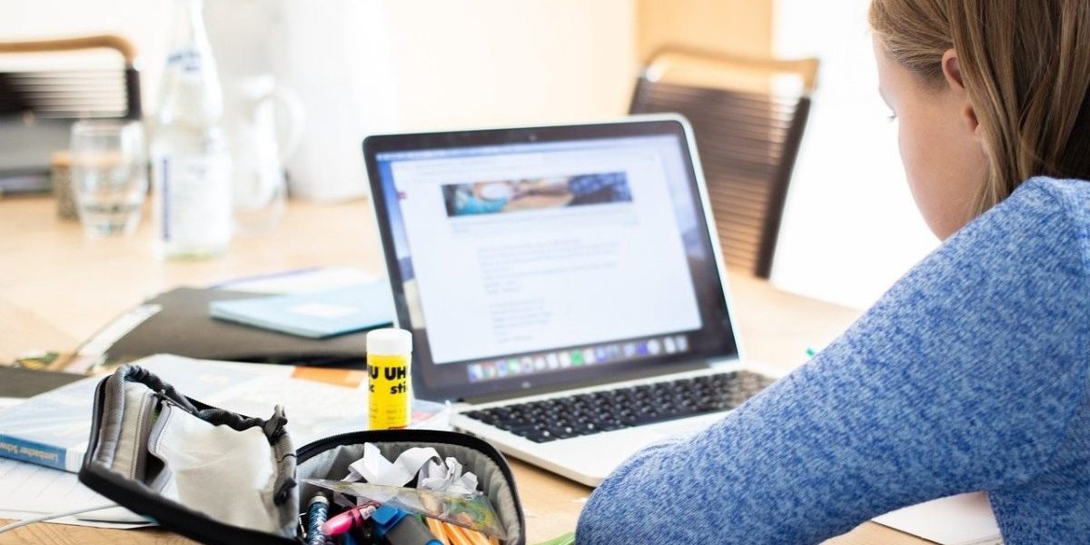 scoala-online-e1617274938496.jpg - ReactiveNews