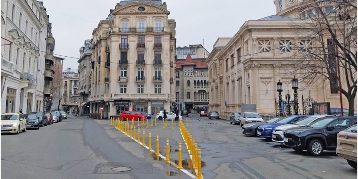 stalpisori-anti-parcare-langa-Ateneu.jpg - ReactiveNews