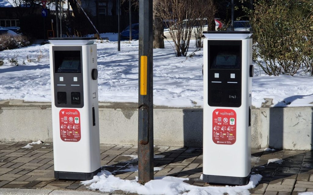 Primăvara aduce România un pas semnificativ în direcția mobilității sustenabile în Sectorul 1 din București, unde au fost instalate nouă stații de încărcare pentru mașini electrice