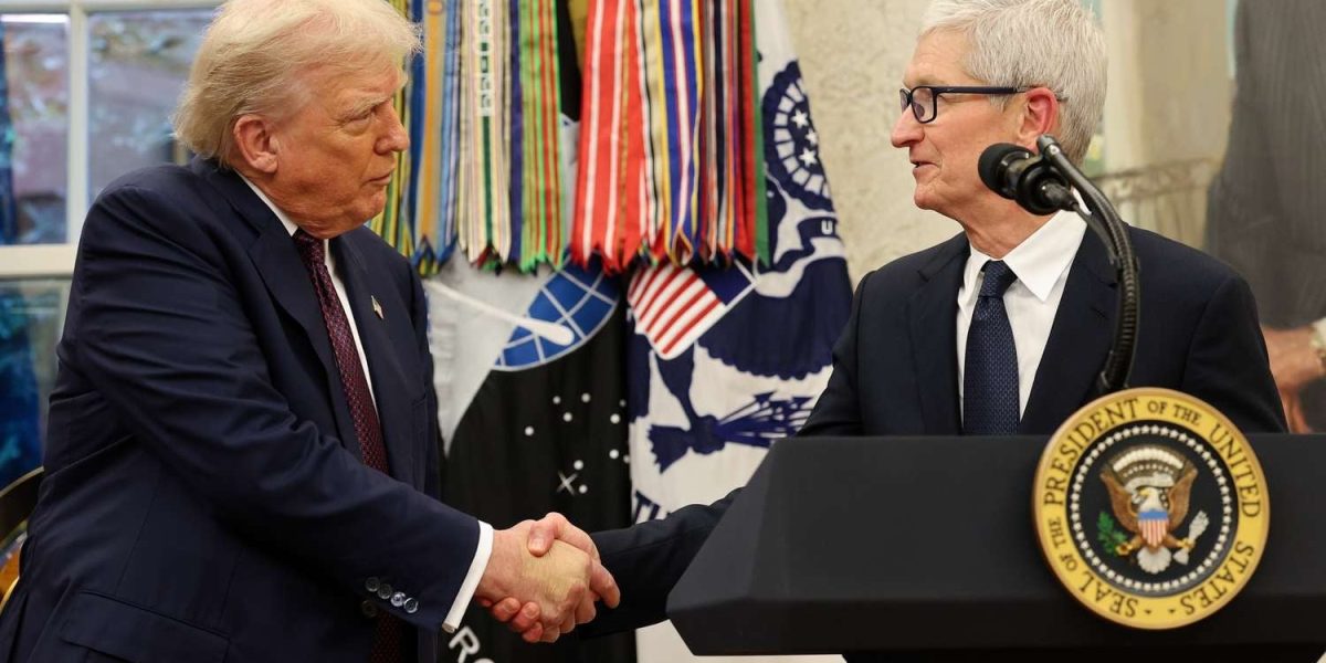 tim-cook-trump.jpg - ReactiveNews