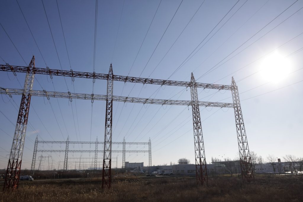Transelectrica, compania de stat care administrează rețeaua națională de transport al energiei electrice, se pregătește pentru un contract semnificativ de servicii de pază și securitate