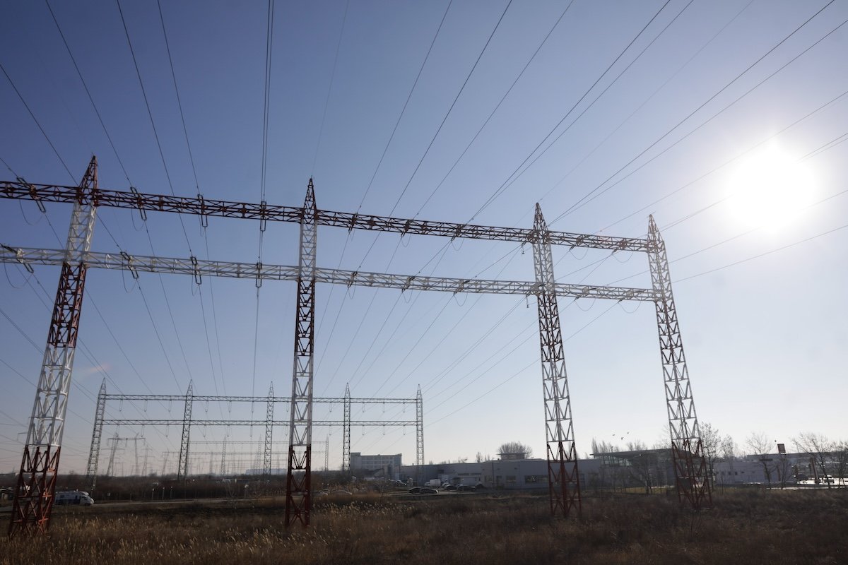 Transelectrica, compania de stat care administrează rețeaua națională de transport al energiei electrice, se pregătește pentru un contract semnificativ de servicii de pază și securitate