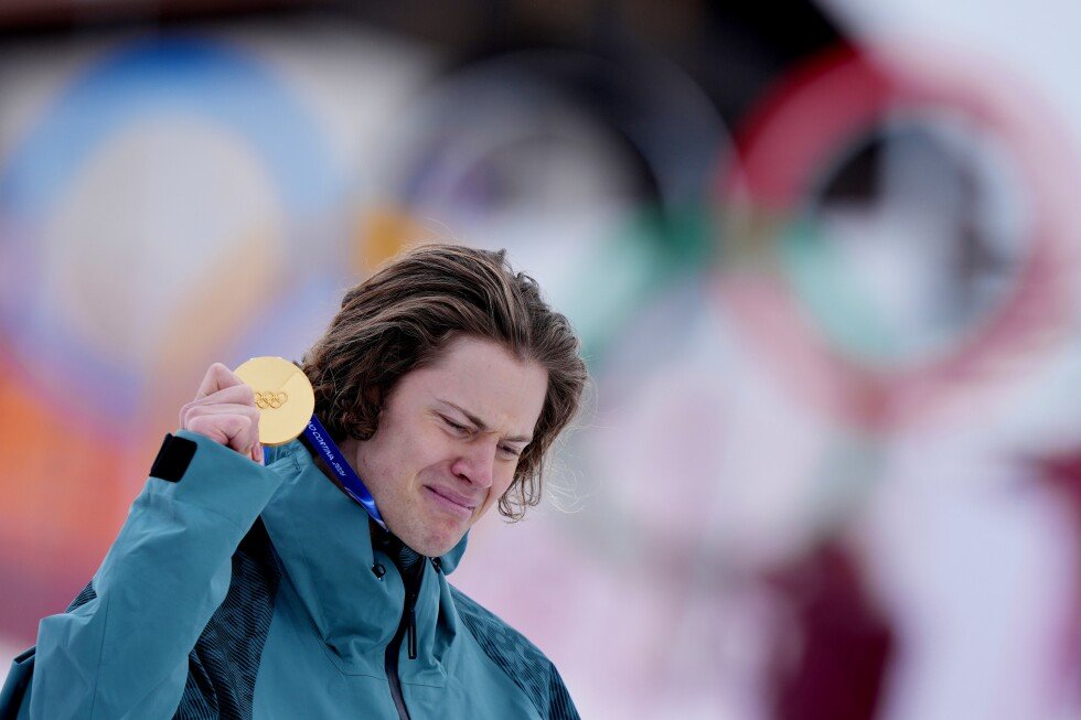 Lucas Pinheiro Braathen aduce prima medalie de aur pentru Brazilia la Jocurile Olimpice de Iarnă BORMIO, Italia – Emoții intense și bucurie pură au răsunat duminică pe pârtiile din Bormio, unde brazilianul Lucas Pinheiro Braathen a făcut istorie, câștigând medalia de aur la proba de slalom uriaș din cadrul Jocurilor Olimpice de Iarnă