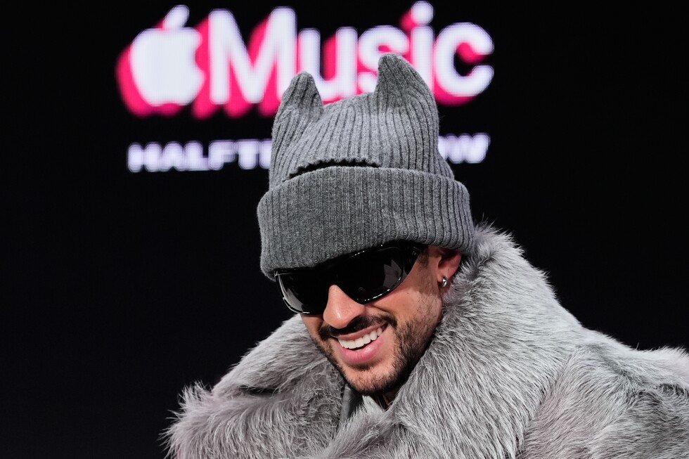 Bad Bunny pregătește un spectacol memorabil la Super Bowl Bad Bunny, superstarul portorican și unul dintre cei mai ascultați artiști la nivel mondial, se pregătește să urce pe scena Super Bowl-ului în această duminică, 4 februarie 2026