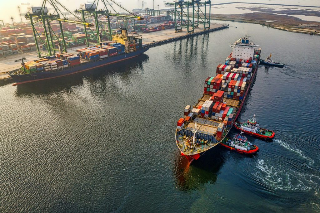 Revoluție verde în transportul maritim: navele pot funcționa cu combustibil obținut direct din apa de mare Un proiect ambițios derulat de cercetători britanici promit să schimbe fundamental modul în care navele maritime și alte vehicule de transport pot fi alimentate, pregătind terenul pentru o revoluție verde în domeniu