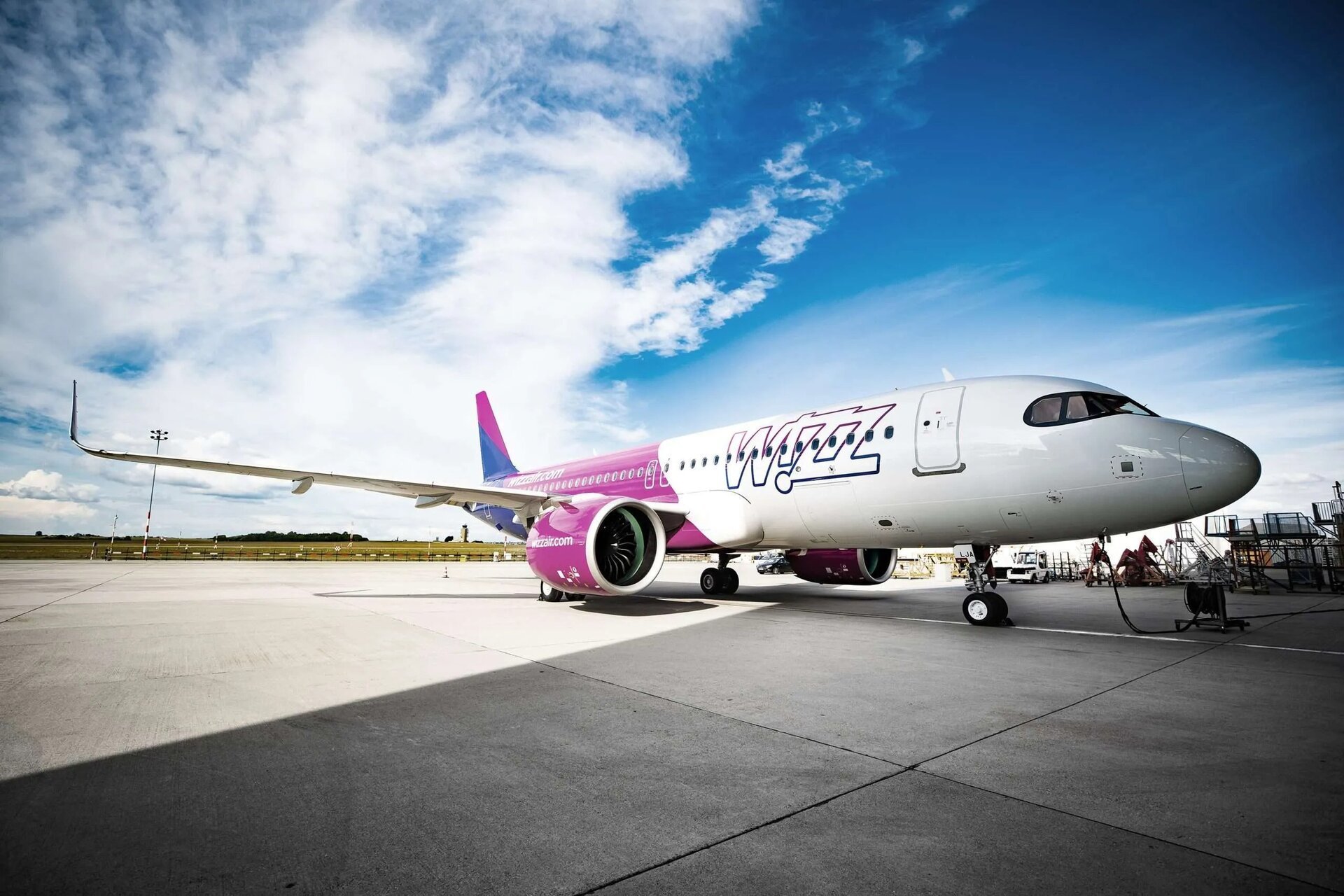 Wizz Air revoluționează modul în care pasagerii români își rezervă biletele de avion cu anunțarea platformei WIZZ Link, o soluție digitală inovatoare care promite să simplifice rezervările pentru itinerarii complexe și multi-segment