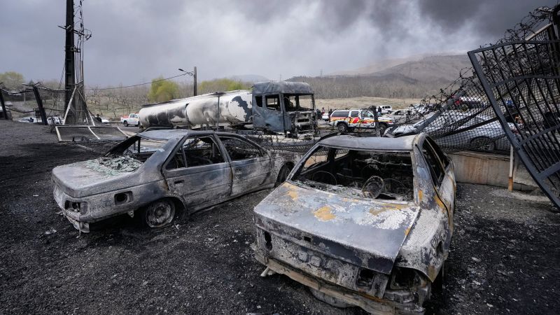 Un nou videoclip de supraveghere a fost publicat recent, evidențiind un atac aerian al forțelor americane asupra unei baze a Marinei Gardienilor Revoluției Islamice (IRGC) în apropierea unui școală elementară din Minab, Iran