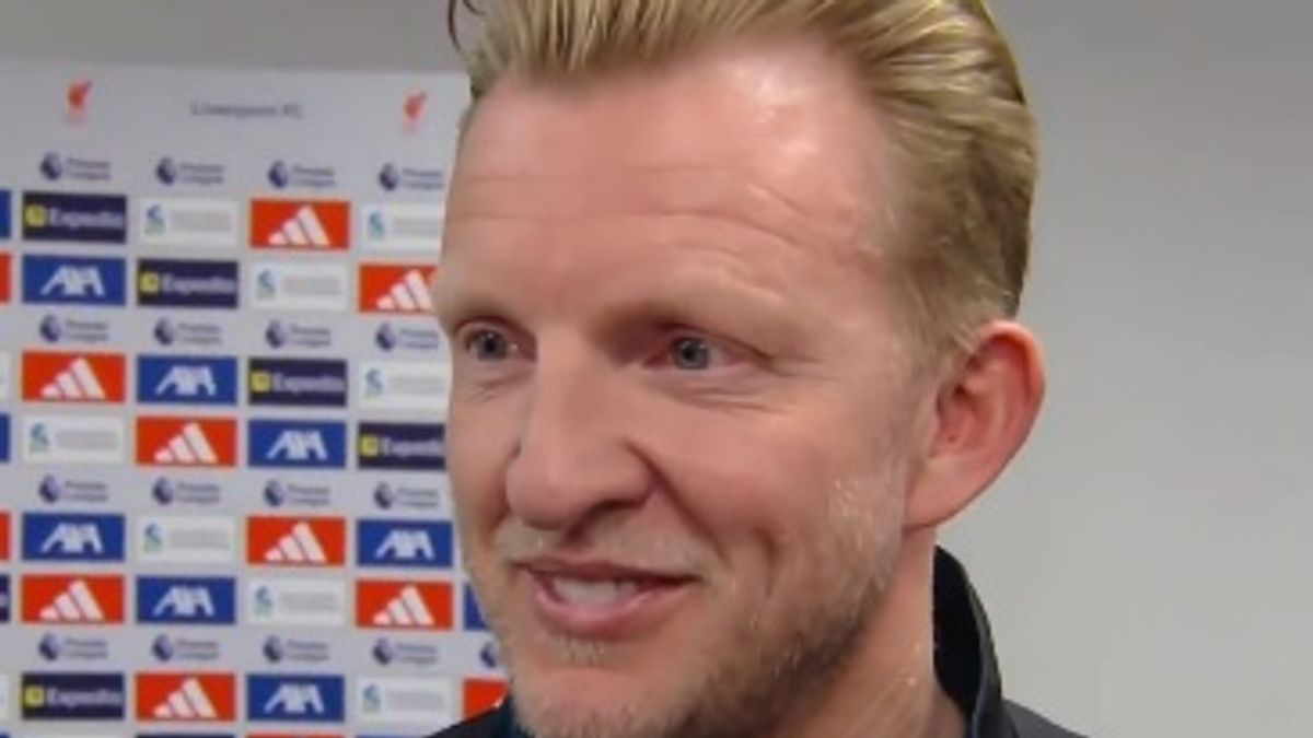 Arne Slot, sub presiune la Liverpool: provocări și comparații cu Jurgen Klopp Arne Slot se află într-un moment dificil în cariera sa de antrenor la Liverpool, fiind supus unei presiuni intense în cadrul unui sezon dezamăgitor pentru clubul de pe Anfield
