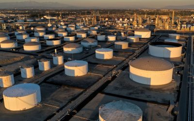 Creșterea dramatică a prețurilor la petrol, alimentată de tensiunile geopolitice din Orientul Mijlociu, amenință să declanșeze un nou val de instabilitate economică pe plan global