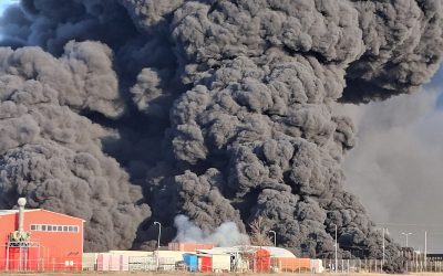 Incendiu la fabrica de polistiren din Arad, fum dens și mesaj RO-ALERT