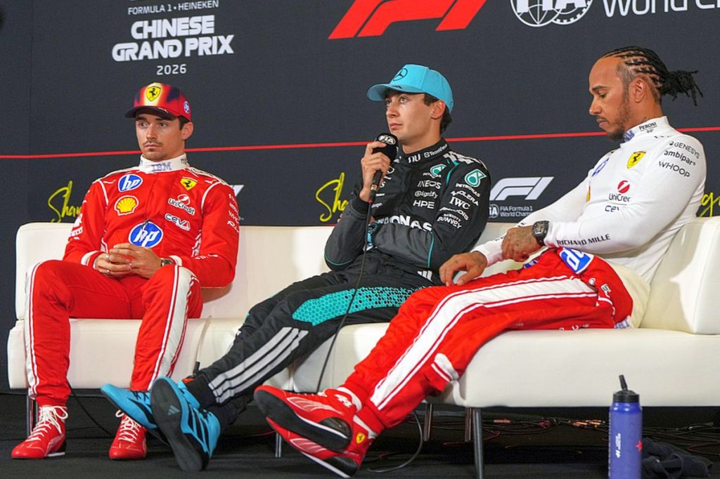 Lewis Hamilton a câștigat cursa sprint din China, în fața lui George Russell și Charles Leclerc, într-o competiție plină de depășiri și schimbări de lider La prima cursă sprint din sezonul actual, circuitul din China s-a transformat într-un adevărat teren de luptă pentru piloți