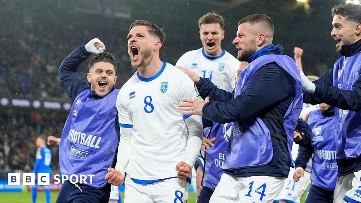 Kosovo ar putea obține calificarea la Campionatul Mondial din 2026, un eveniment care s-ar înscrie în istorie pentru această republică recunoscută de puține state și aflată încă sub presiunea unei situații geopolitice delicate