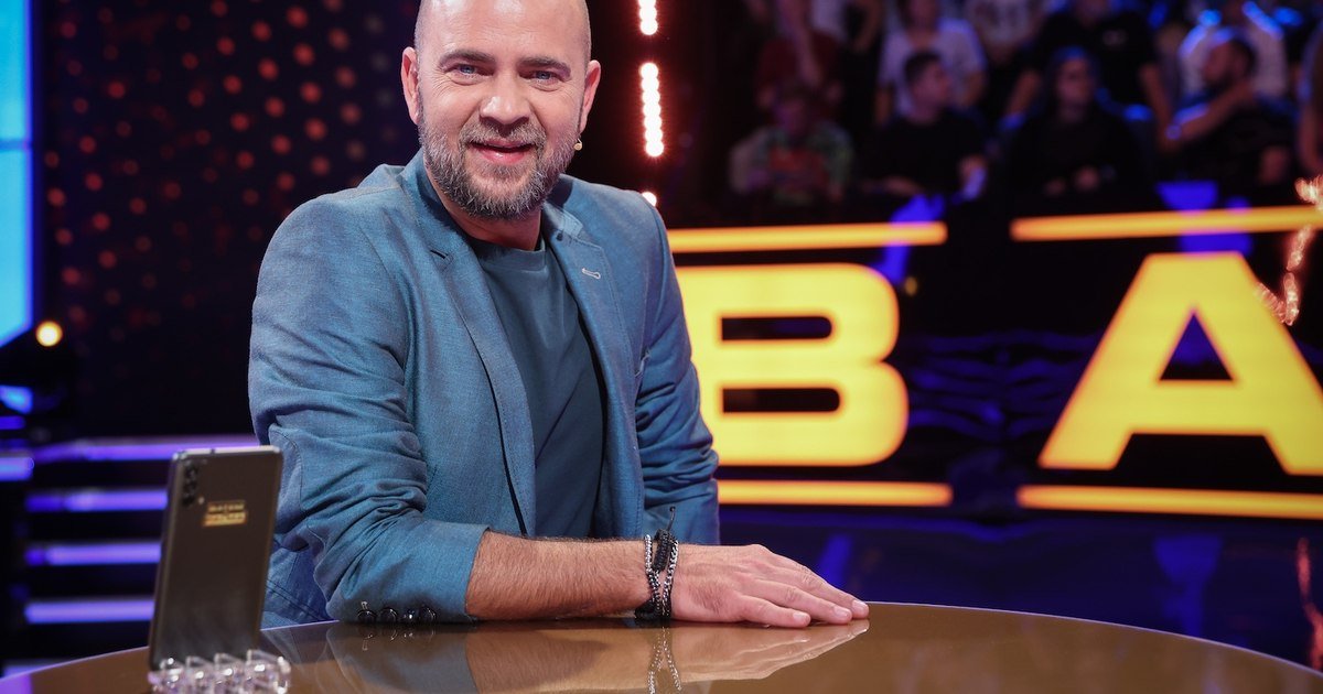 Prezentatorul emisiunii „Batem palma” de la Pro TV, Cosmin Seleși, a ajuns de urgență la spital, după ce a resimțit dureri neașteptate, situație care i-a dat peste cap programul și planurile de pe platoul de filmare
