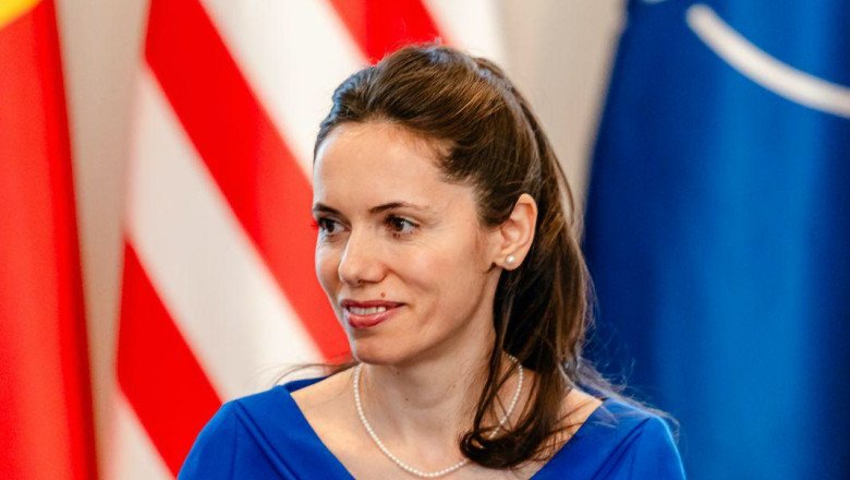 Mirabela Grădinaru, vedetă la Washington: eleganță românească în centrul atenției la summitul Melaniei Trump O apariție de excepție a româncei Mirabela Grădinaru la evenimentul de la Casa Albă a atras atenția opiniei publice și a presei internaționale