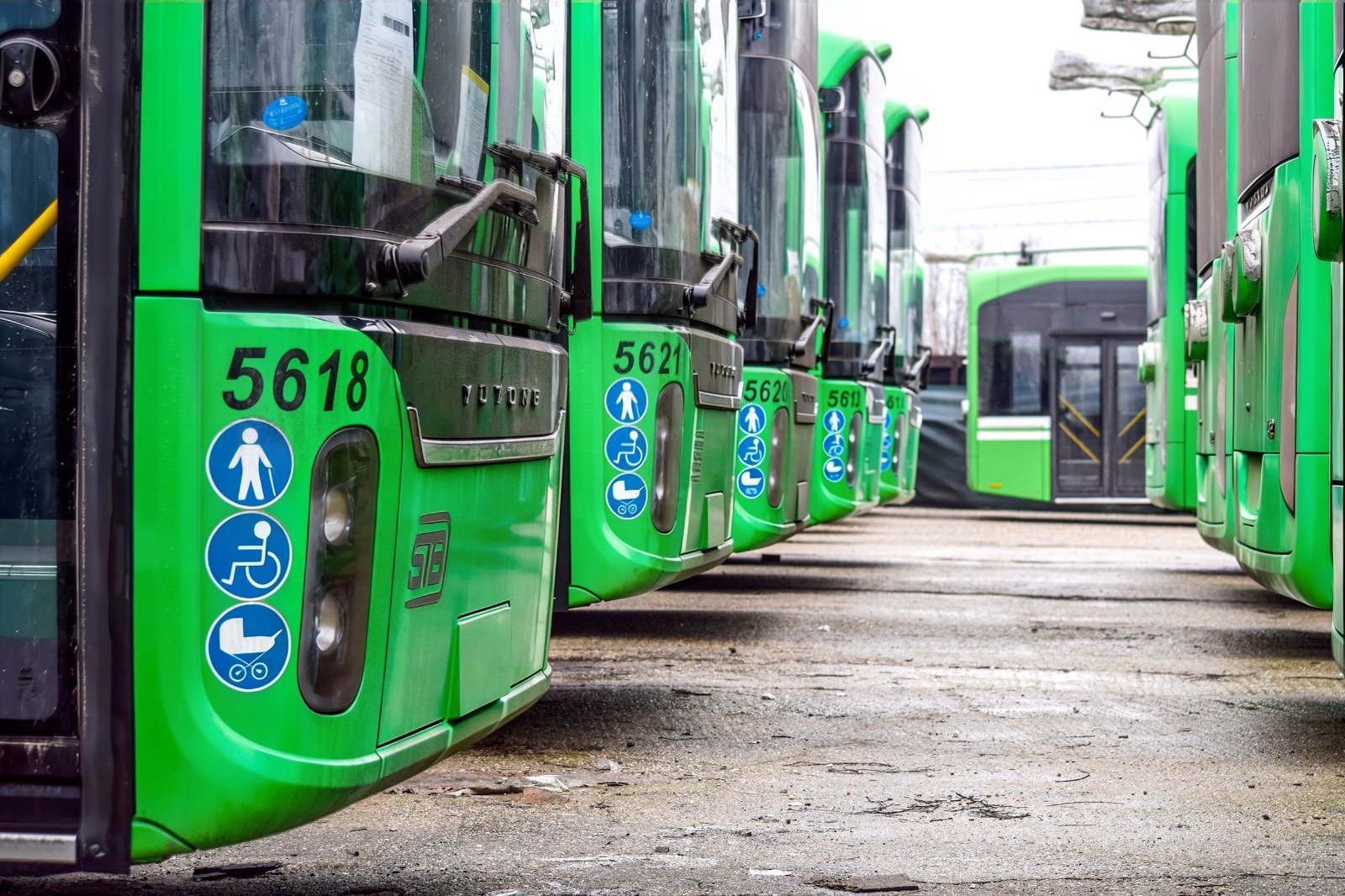 Bucureștiul face primii pași spre modernizarea transportului electric cu introducerea în oraș a troleibuzelor Yutong U12, un model inovator prezentat pentru prima dată la Busworld Bruxelles în 2019