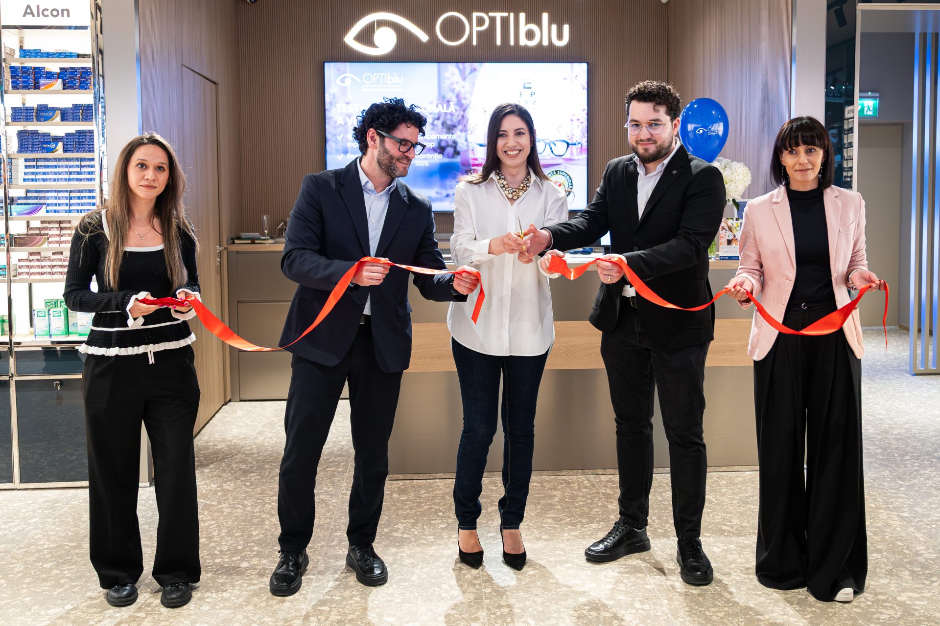 EssilorLuxottica, lider global în industria opticii, face un pas semnificativ în piața din România, îmbrățișând un nou model de retail care transformă complet percepția asupra serviciilor optice