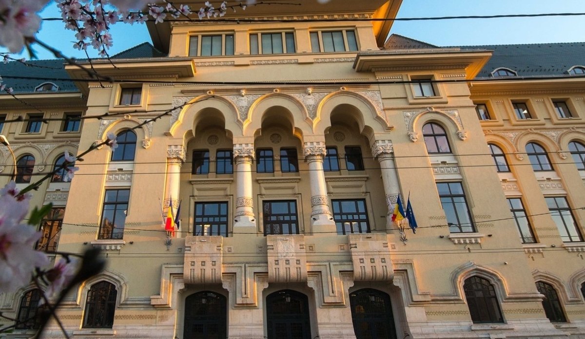 REORGANIZARE AMBITIOASĂ ÎN ADMINISTRAȚIA PUBLICĂ A BUCUREȘTILOR: 40 DE DIRECTORI LA NOUA AGENȚIE A DOMENIULUI PUBLIC Primarul general al Capitalei, Ciprian Ciucu, a propus recent o inițiativă de amploare menită să eficientizeze serviciile publice din București