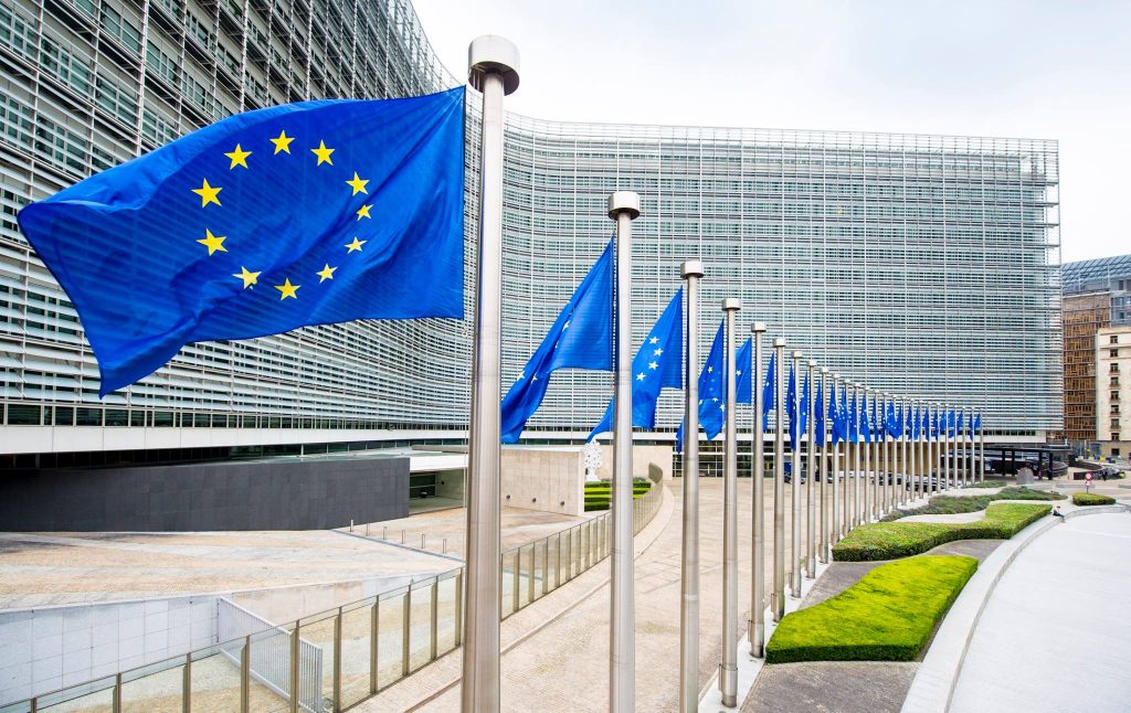 Băncile din Uniunea Europeană continuă să-și întărească rezervele de capital pentru perioade de criză, dar vestul Europei rămâne sub presiune, în special în rândul instituțiilor de dimensiuni mici