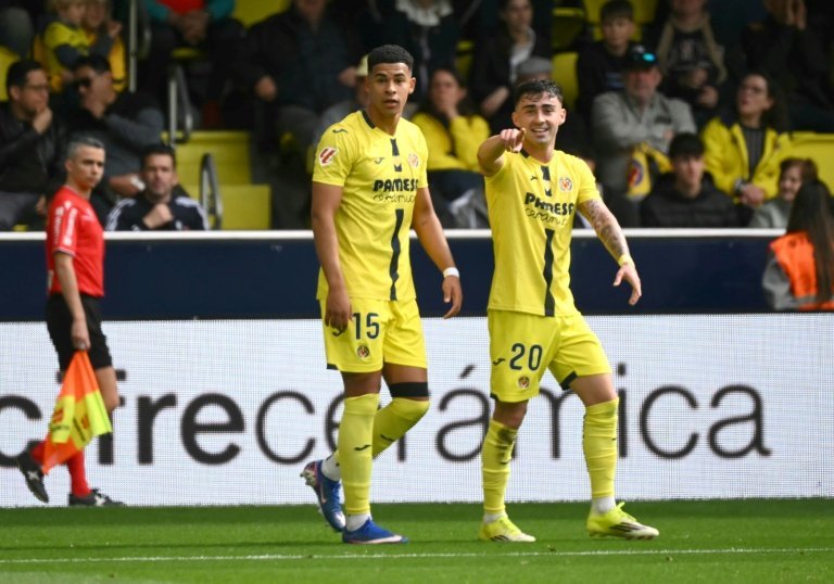Villarreal a obținut o victorie crucială în meciul cu Elche, scor 2-1, menținându-și poziția la egalitate cu Atlético Madrid în cursa pentru locul al treilea din LaLiga