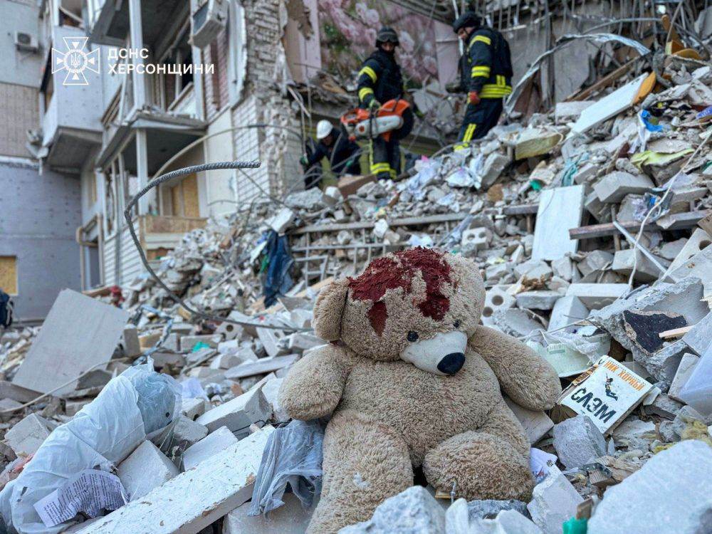 Atac rusesc devastator în regiunea Kiev: cel puţin patru morți şi zeci de răniţi Un incendiu de proporții a cuprins sâmbătă regiunea Kiev, după ce forțele ruse au lansat un atac cu rachete asupra capitalei Ucrainei, provocând moartea a cel puțin patru persoane şi rănirea altor zeci, conform bilanțului preliminar anunțat de poliția ucraineană