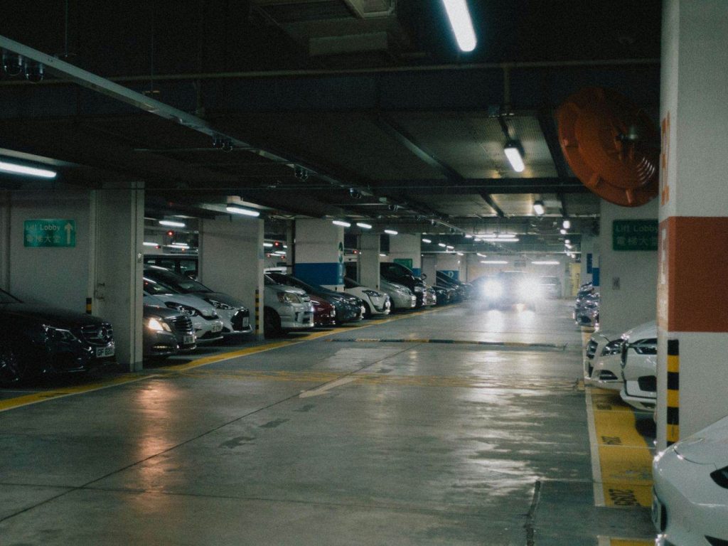 Marile companii din industria auto din Statele Unite solicită guvernului american să păstreze restricțiile împotriva intrării pe piața locală a producătorilor chinezi, având în vedere temerile legate de securitatea națională și de competiția neloială