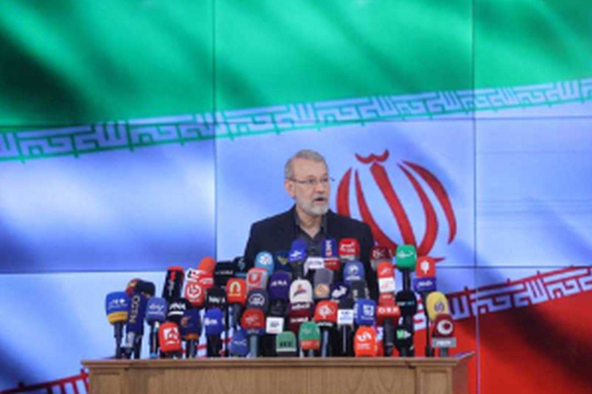 Ali Larijani, fostul președinte al Consiliului Suprem pentru Securitate Națională și actual parlamentar iranian, a reușit să surprindă comunitatea internațională după publicarea unui bilet manuscris pe rețelele sociale, în contextul unor tensiuni acutizate între Iran și Israel