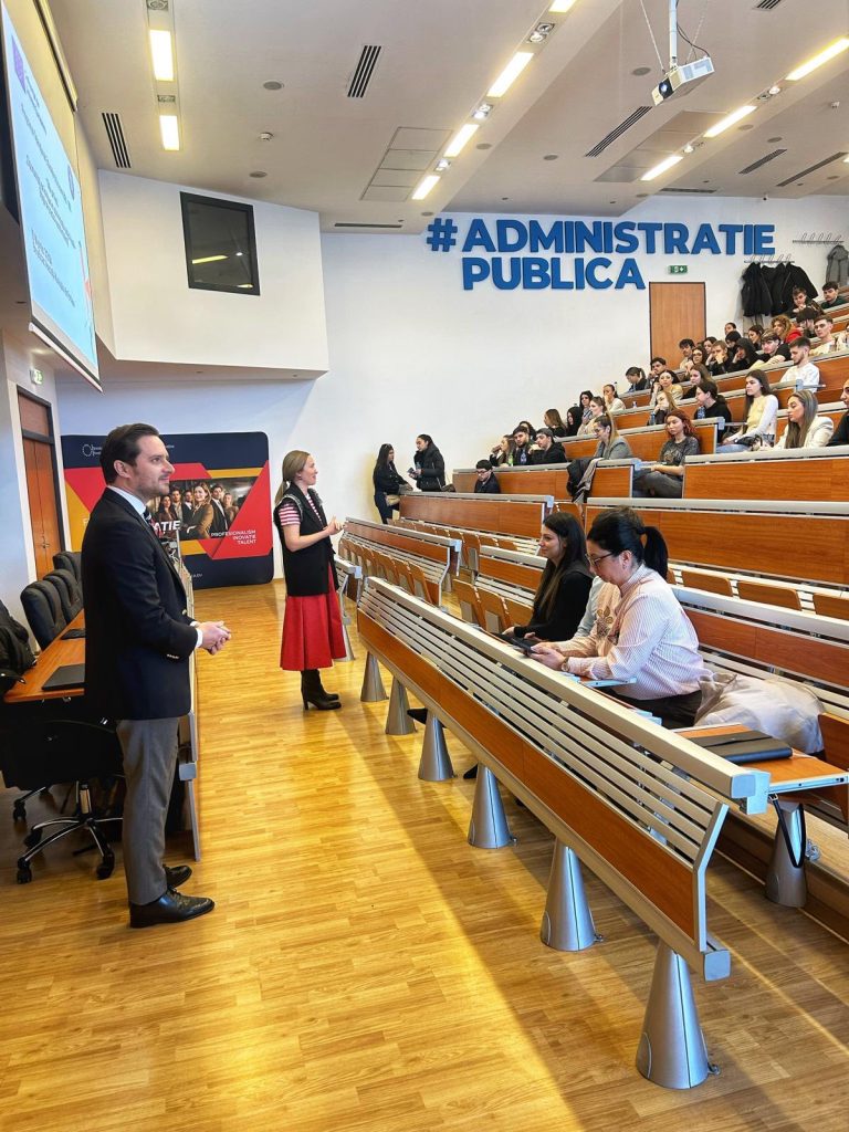 Stelian Bujduveanu, viceprimarul Bucureștiului și reprezentant al Partidului Național Liberal, a participat astăzi la o întâlnire organizată de Asociația Municipiilor din România, unde a avut discuții cu studenți din anul I de la SNSPA