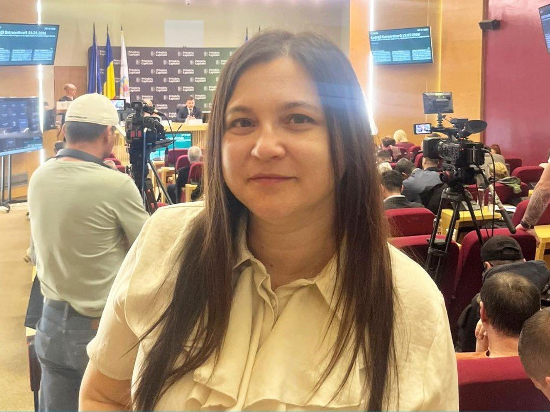 După o perioadă de mai bine de o lună în care ședințele Consiliului General al Municipiului București au fost blocate din cauza lipsei cvorumului, un eveniment notabil a reconfigurat peisajul politic local: depunerea jurământului de către Georgiana Diță, cea mai recentă consilieră generală din partea partidului REPER