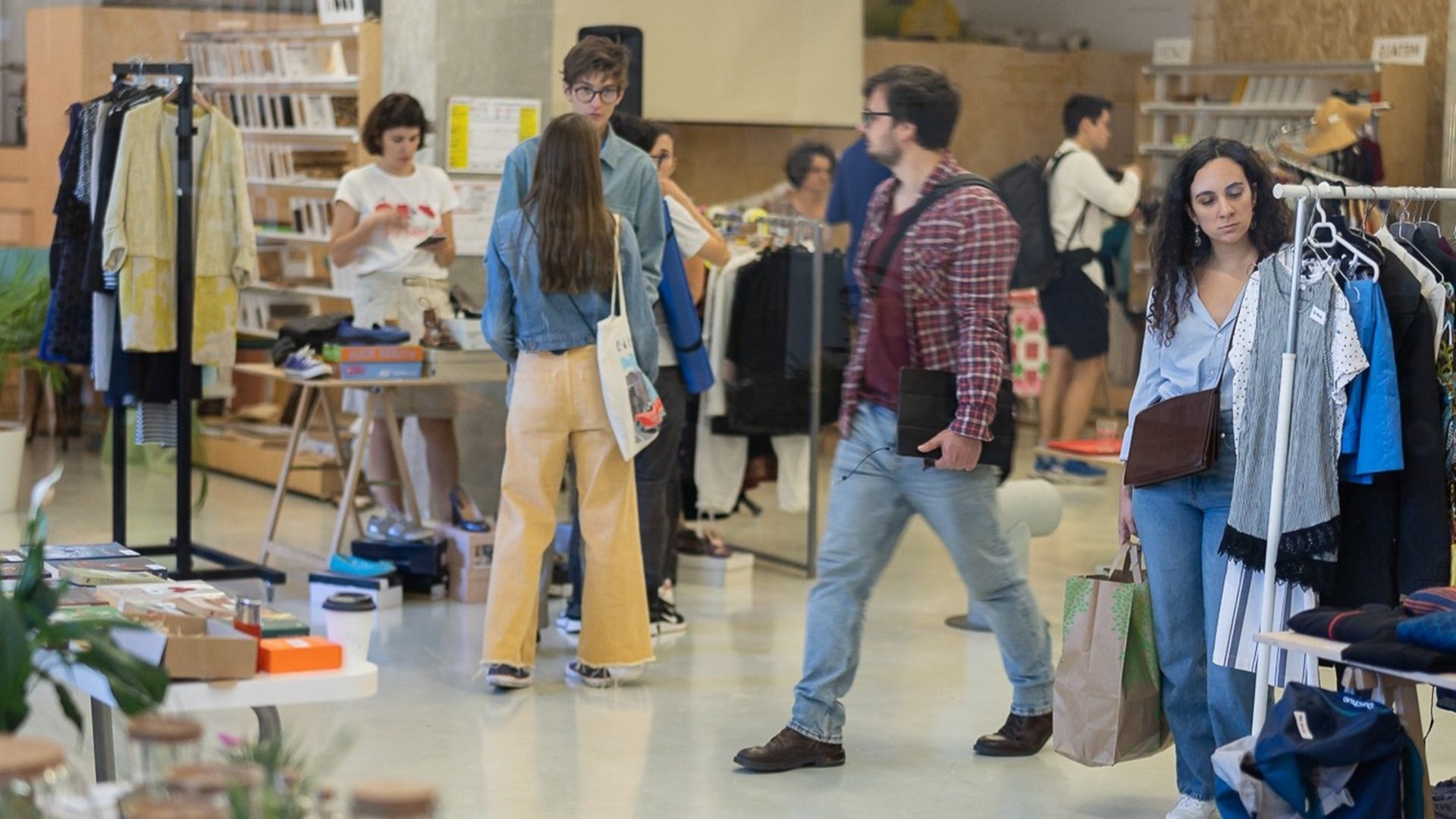 DezNod aduce în prim-plan sustenabilitatea și economia circulară la București, printr-un garage sale de obiecte second hand și ateliere creative Bucureștiul devine, din nou, centru al comunității sustenabile și al consumerismului responsabil odată cu evenimentul DezNod, care se va desfășura în weekend-ul 21-22 martie la Nod Makerspace, pe Splaiul Unirii 160